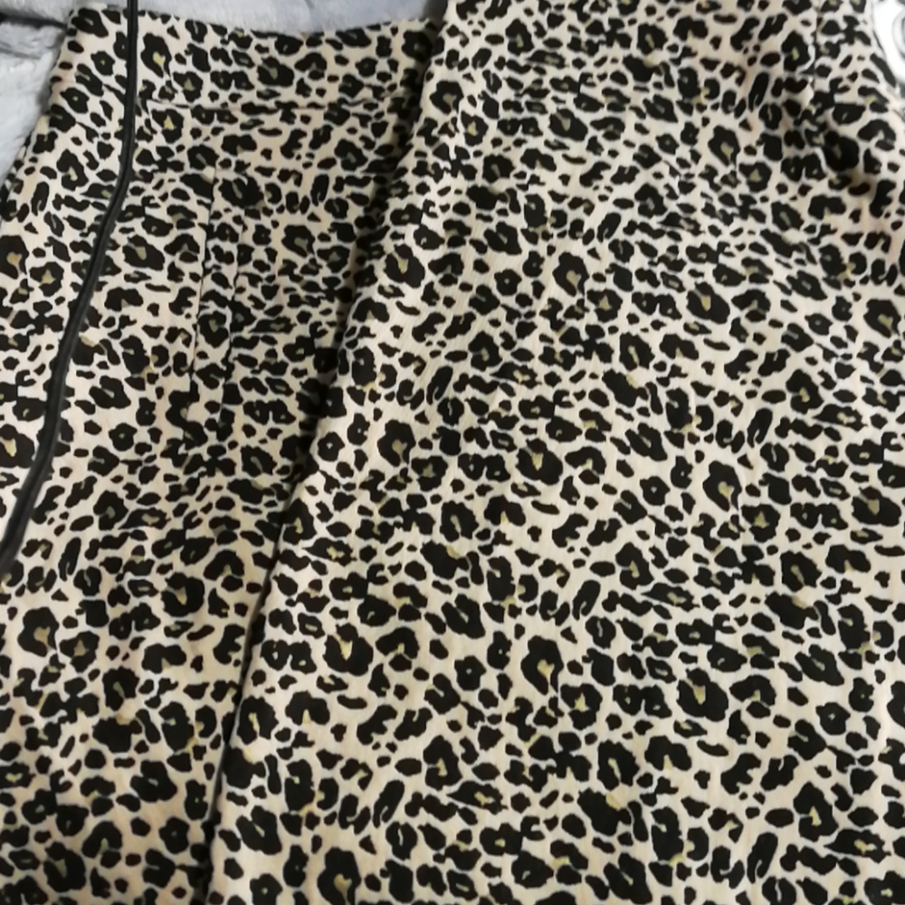 Loft Plus skirt leopard print